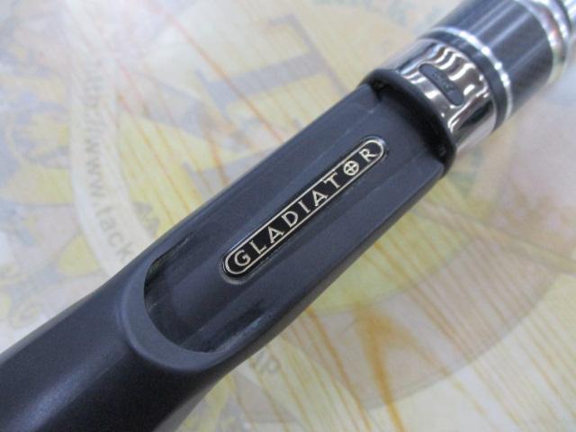 グラディエーターG-611HTCバリケード