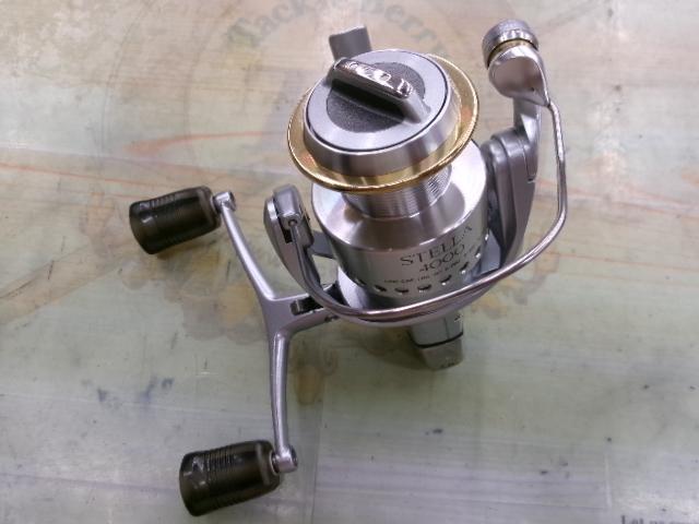 美品！！　シマノ　98　ステラ　4000　ＤＨ　ＳＴＥＬＬＡ 　　シマノ最高級モデル　ダブルハンドル+取付ボルトセット シマノ スピニングリール ステラ 4000 98 公式通販