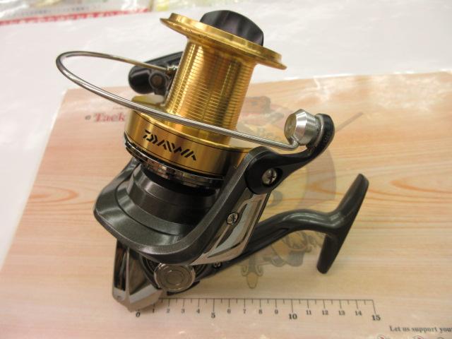 Amazon | ダイワ(Daiwa) スピニングリール 10クロスキャスト 6000 | ダイワ(DAIWA) | スピニングリール