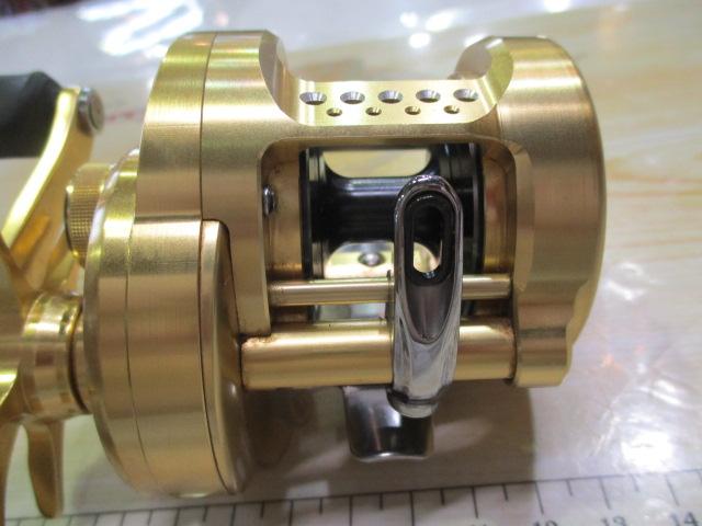 【中古美品】SHIMANO シマノ 18 コンクエスト 300 右ハンドル Amazon | シマノ(SHIMANO) リール ベイトリール 18 カルカッタ