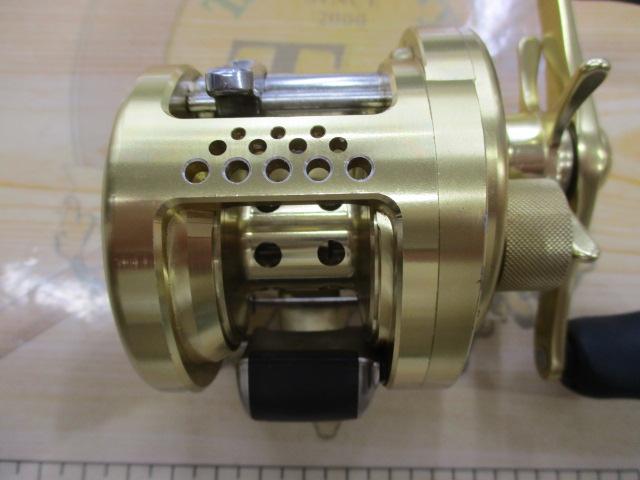 中古品】シマノ 14 カルカッタコンクエスト 200 SHIMANO