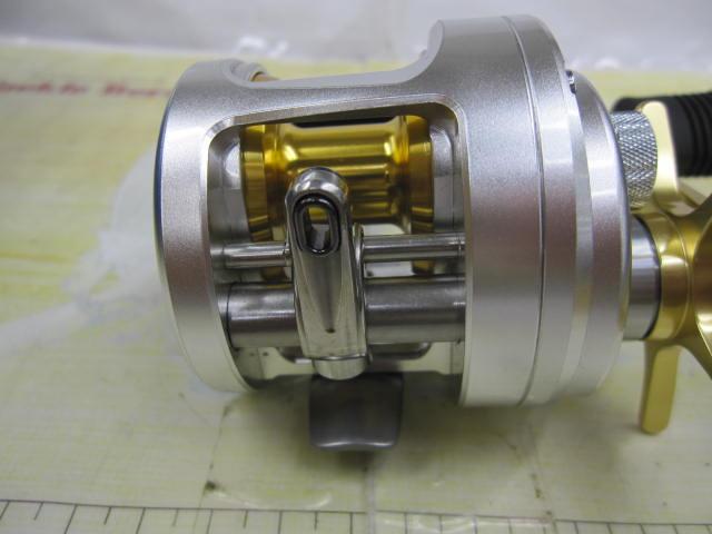 シマノ 12カルカッタ 301F 美品 タコ釣りなど コンパクトリール