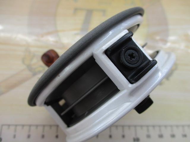 チタノスツインパワー黒鯛 (左)