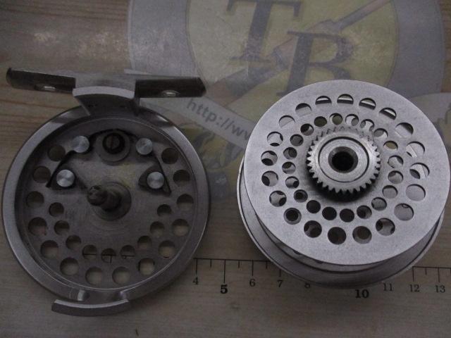 UFM ウエダ　カンタータ　2150 ufmウエダ CANTATA カンタータ 2150 フライリール - 中古