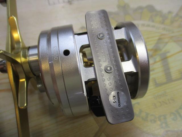 カルカッタ300F（右） - 26,200円 : 海釣り、船釣り専門店の沖