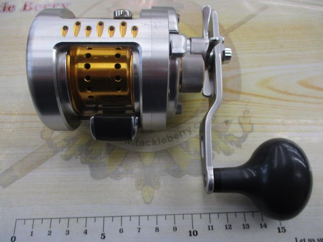 SHIMANO - 美品❗️人気リール❗️シマノ　オシアカルカッタコンクエスト300タイプJ-HG シマノ(SHIMANO) オシア カルカッタ コンクエスト 300 タイプJ-M