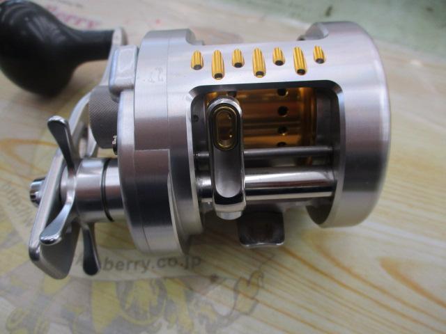 SHIMANO - 美品❗️人気リール❗️シマノ　オシアカルカッタコンクエスト300タイプJ-HG シマノ(SHIMANO) オシア カルカッタ コンクエスト 300 タイプJ-M
