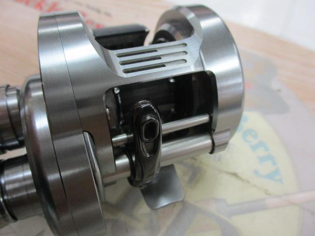 20カルカッタコンクエストDC100 シマノ カルカッタ コンクエスト DC 100HG 右 (リール) 価格比較