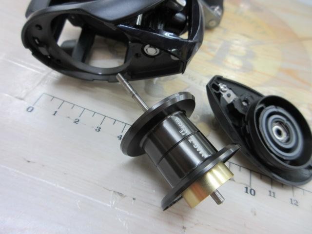 ダイワ ベイトリール 23ソルティスト TW 100XHL PE SPECIAL(左