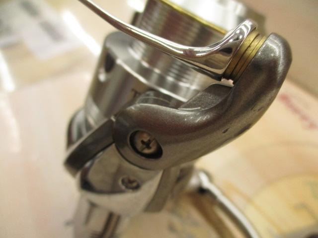 【美品 】シマノ05ツインパワー 3000 スピニングリール 数回使用 SHIMANO シマノ 05ツインパワー3000 スピニングリール 01923