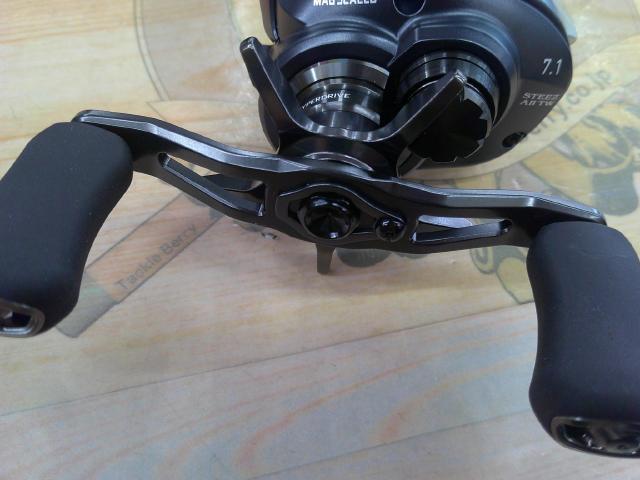 美品STEEZ A2 TW 1000HL ダイワ ベイトリール スティーズ A2 TW 1000XHL(左)【即日発送