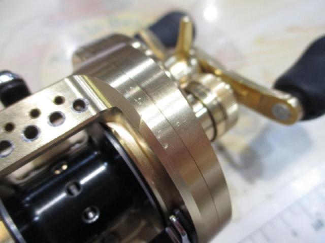 シマノ 15 カルカッタコンクエスト 200HG 美品 小傷のみ 箱付き シマノ 15 カルカッタコンクエスト 200HG 美品 小傷のみ 箱付き