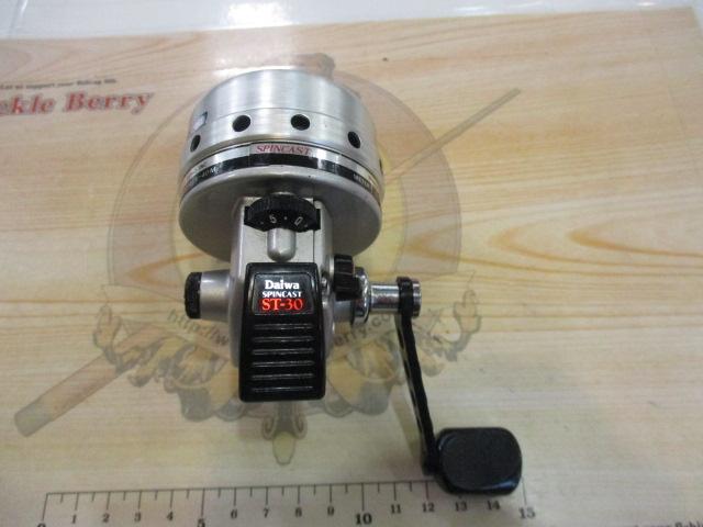 ダイワ スピンキャスト ST30 新品未使用 クローズドフェイス