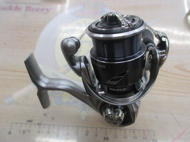 【訳あり 実釣未使用】ダイワ 25カルディア FC LT2000S ダイワ スピニングリール 25カルディア FC LT2000S【即日発送