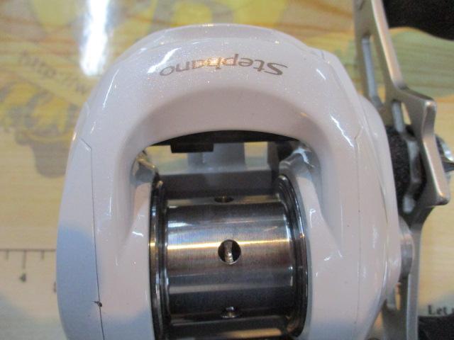 SHIMANO シマノ12 ステファーノ CI4+ 200 軽く、小さく、滑らかに。[Stephano]のDNAを引き継いで、白い外