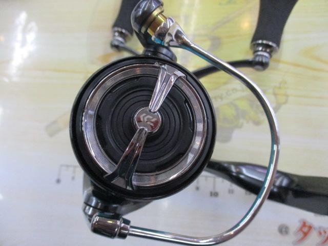 DAIWA - 【中古/美品】 ダイワ 21 エメラルダス AIR FC LT2500S-DH ゴメクサス カスタムスタンド付  /SR013M 中古品】 ダイワ 21エメラルダス エア FC LT2500S