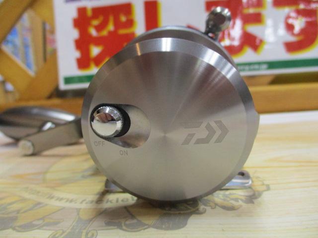 未使用品 ダイワ '15 ソルティガ 15H-SJ 右巻 ギア比6 4 1