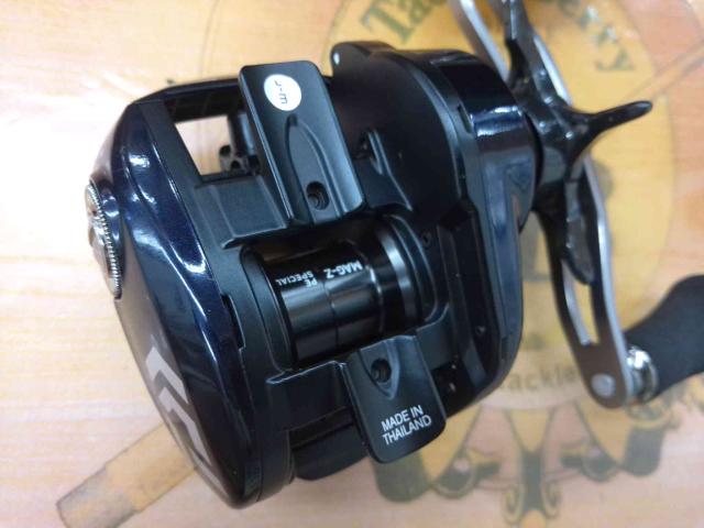 【美品】ダイワ ソルティスト 100XHL 中古品 ダイワ ベイトリール 23ソルティスト SV TW 80XHL PE SPECIAL(左