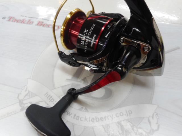 シマノハイパーフォース2500DXXG(左)SUT