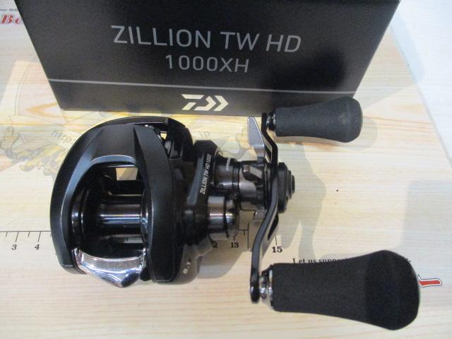 22ジリオンTW HD 1000 XH（右）