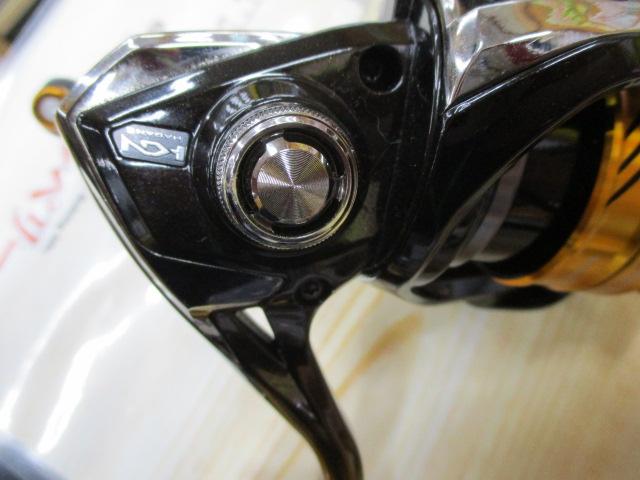 シマノ 18ソアレBB C2000SSHG わたらせ樹脂工房ノブ付き