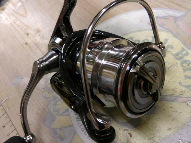 18ステラを愛する僕がダイワ最高峰の18イグジストFC LT2500Sを