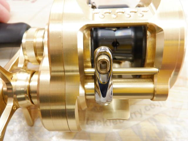 【美品】21 カルカッタコンクエスト　200 HG シマノ(SHIMANO) 21 カルカッタコンクエスト 200HG カルカッタ