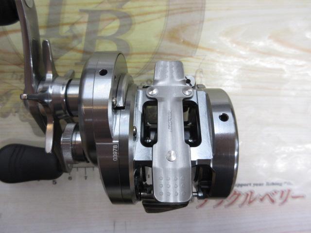 19 カルカッタ　200DC 未使用品 シマノ 19 カルカッタ DC 200 RIGHT / ベイトリール 右ハンドル