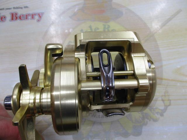 シマノ　18オシアコンクエスト　CT 300 HG シマノ オシア コンクエスト CT 300HG 右 (リール) 価格比較