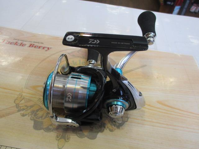 Amazon | ダイワ(DAIWA) 一般 スピニングリール 19 エメラルダス