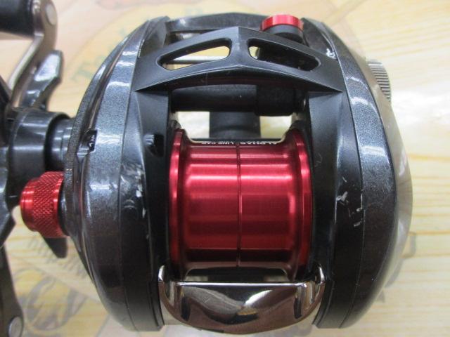 ALPHAS AIR 7.2 ベイトリール ブラック/レッド ダイワ(DAIWA) アルファス AIR 7.2L (左ハンドル)(お取り寄せ