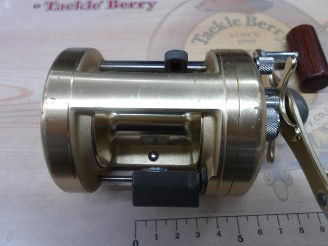シマノ　カルカッタ400 シマノ(SHIMANO) 18カルカッタコンクエスト 400(右) ○廃番
