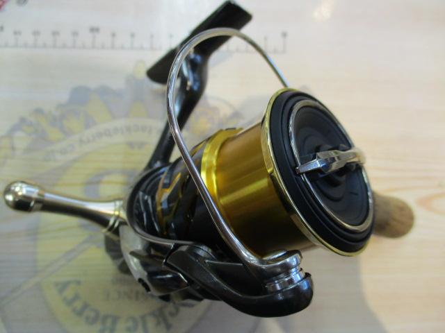 【新品未使用】シマノ 20 ツインパワー 2500SHG SHIMANO】シマノ『20ツインパワー 2500SHG ハンドル左右切替可
