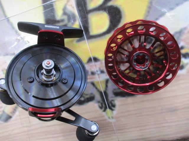 シマノ １９セイハコウスペシャルＲＣ８３右巻きレッド シマノ セイハコウ SP RC83 右 [レッド] (リール) 価格比較