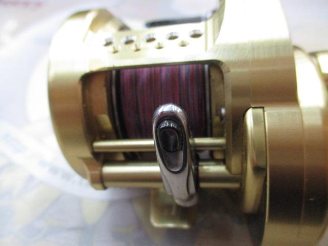 中古美品　シマノ　14カルカッタコンクエスト201 シマノ(SHIMANO) 14カルカッタコンクエスト 201 LEFT(左) ○完売