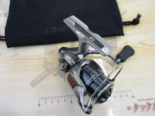 カジ★★DAIWA　25 カルディア　FC LT2000S-H 未使用★★ ダイワ カルディア FC LT2000S-H (リール) 価格比較 - 価格.com