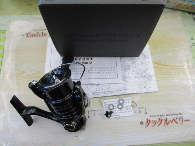【 値下げしました！】 24ヴァンフォード 2500SHG 送料無料・超美品 シマノ スピニングリール ヴァンフォード 2500SHG 24年モデル