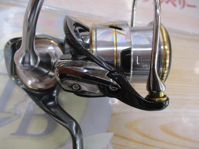 DAIWA - 【中古/未使用品】 ダイワ 20 ルビアス FC LT 2500S   /W036M ダイワ(Daiwa) 20ルビアス FC LT2000S 00060200｜アウトドア用品
