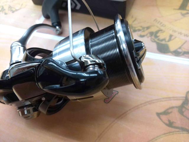 DAIWA - 【中古/美品】 ダイワ 23 レグザ LT 3000S-CXH   /V281M DAIWA - 【中古/美品】 ダイワ 23 レグザ LT 3000S-CXH /V281Mの