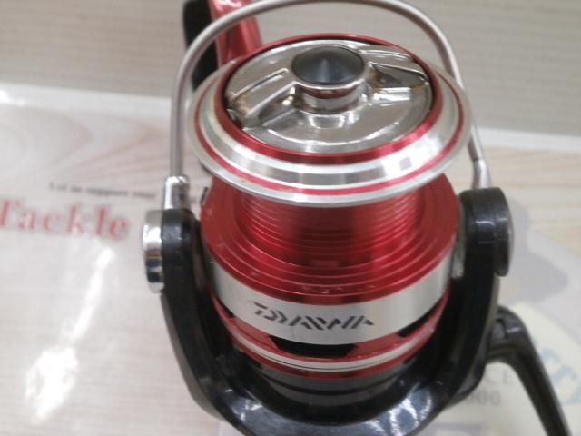 (最終値下げ) DAIWA プレイソ 2500LBDリール レッド/ブラック 最終値下げ) DAIWA プレイソ 2500LBDリール レッド/ブラック