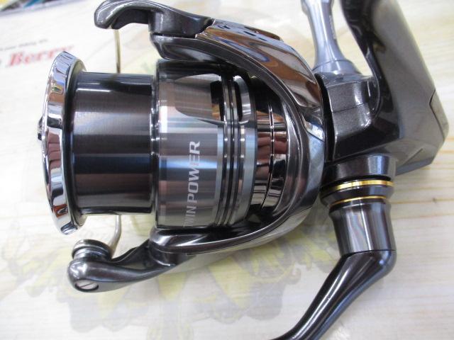 24 TWIN POWER C3000MHG ツインパワー シマノ スピニングリール 24 ツインパワー C3000MHG