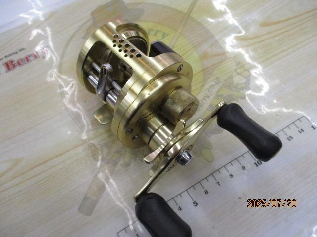 シマノ 01カルカッタコンクエスト101 シマノ 01 カルカッタ コンクエスト 101 左 SHIMANO CALCUTTA