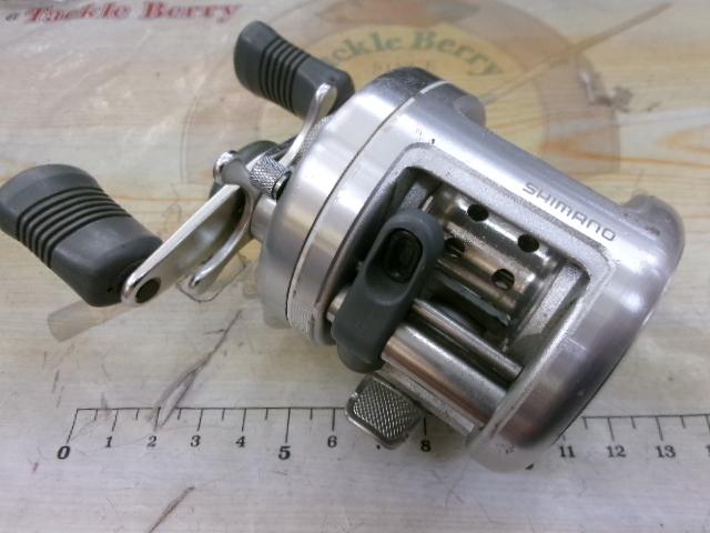 カルカッタ100　シマノベイトリール シルバー Amazon | シマノ(SHIMANO) ベイトリール 12 カルカッタ 100 右