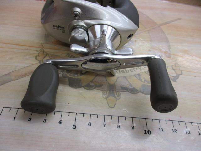 R*1様 中古リール ΨΨ SHIMANO シマノ スピニングリール 07ステラ3000HG 箱付き