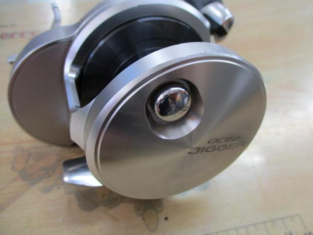 SHIMANO - 【中古/極上品】 シマノ 17 オシアジガー 2000NRHG   /R211M シマノ(SHIMANO) 17 オシアジガー 2000NR-HG 右巻き 036711