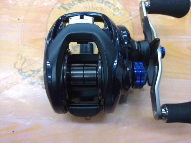 美品 Daiwa ダイワ 23 ソルティストTW300XH ダイワ(Daiwa) 23SALTISTソルティストTW 300XH PE SPECIAL 右