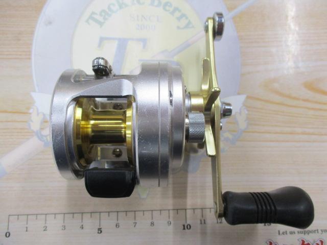 Shimano Calcutta 401Fシルバー リール ほぼ未使用品 Shimano Calcutta 401Fシルバー リール ほぼ未使用品 Shimano