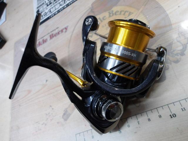 DAIWA - 20レブロス　LT2000S-XH【新品未使用品】 ダイワ レブロス LT2000S-XH (リール) 価格比較 - 価格.com