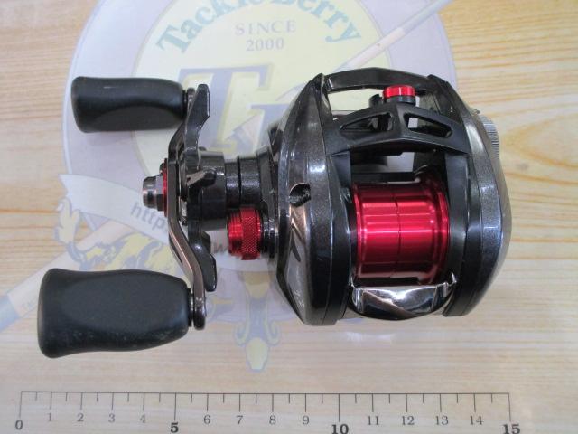 ALPHAS AIR 7.2 ベイトリール ブラック/レッド ダイワ(DAIWA) アルファス AIR 7.2L (左ハンドル)(お取り寄せ