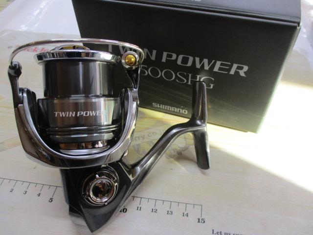 [早いもの勝ち]美品 シマノ 24ツインパワー2500SHG ② 4969363046796_c1.jpg